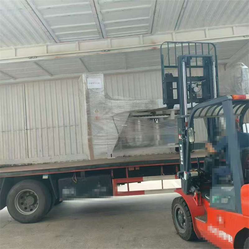 龙凤区堆龙德庆区：物流专线的高效货运之旅